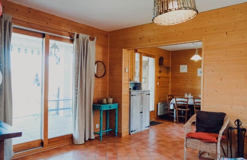 Saint-Martin-d'Uriage Apartment | Cozy Gite des Bonnetts: Family and Pet-Friendly Retreat