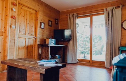Saint-Martin-d'Uriage Apartment | Cozy Gite des Bonnetts: Family and Pet-Friendly Retreat