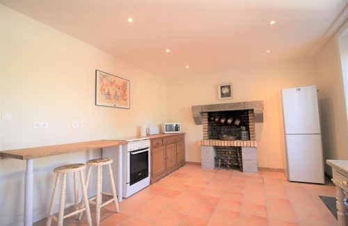 Saint-Jouin-de-Milly House | Gites79 - Gite des Camélias: Perfect for Family Getaways