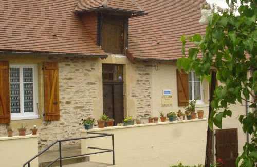 Jumilhac-le-Grand House | Discover Gite Des Croix Bancaud: Pet & Child Friendly Retreat