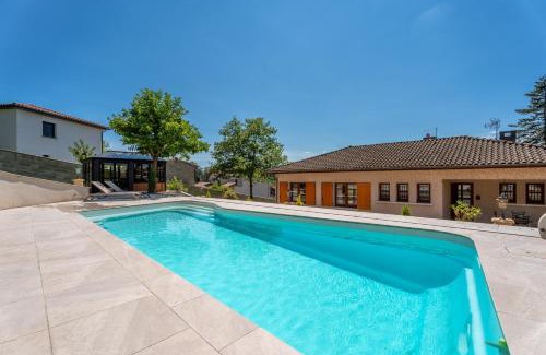 Le Bois-d'Oingt Villa | Gite des ifs piscine, jacuzzi dans le Beaujolais
