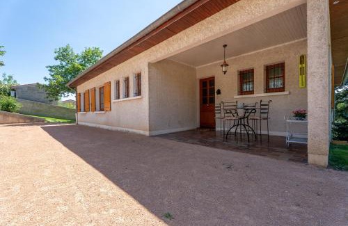 Le Bois-d'Oingt Villa | Gite des ifs piscine, jacuzzi dans le Beaujolais
