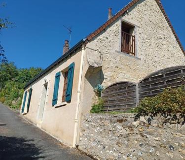Troo House | Family-Friendly Gite des Petites Ruelles with Ocean View