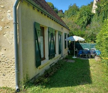 Troo House | Family-Friendly Gite des Petites Ruelles with Ocean View