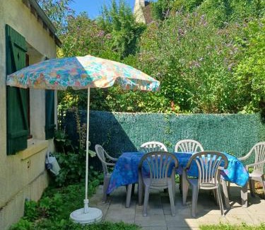 Troo House | Family-Friendly Gite des Petites Ruelles with Ocean View