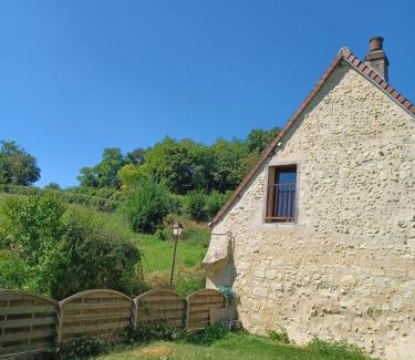 Troo House | Family-Friendly Gite des Petites Ruelles with Ocean View