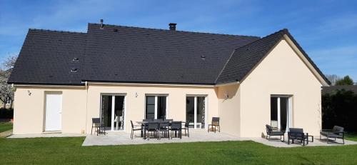 La Heuniere Villa | Discover Gite des Sablons: Family-Friendly Retreat Awaiting