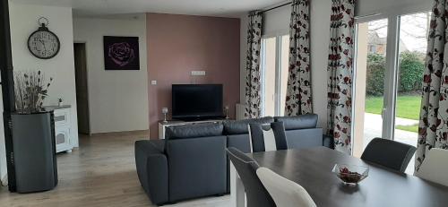 La Heuniere Villa | Discover Gite des Sablons: Family-Friendly Retreat Awaiting