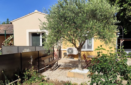 Saint-Restitut House | Relax at Gite des Sources with Pool in Drôme Provençale