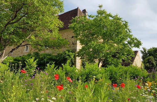 Domme Cottage | Explore Gite Dordogne: 5 Bedrooms with Pool & Spa Retreat