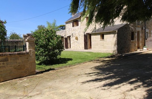 Saint-Georges-sur-Layon Cottage | Cozy Gite Doué-en-Anjou: Ideal for Families and Pets