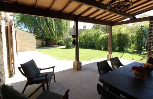 Saint-Georges-sur-Layon Cottage | Cozy Gite Doué-en-Anjou: Ideal for Families and Pets