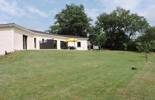 Salignac-Eyvignes House | Discover Gite du chêne vert - Family-Friendly Stay in Périgord