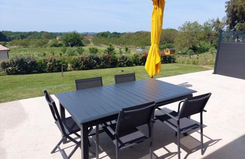 Salignac-Eyvignes House | Discover Gite du chêne vert - Family-Friendly Stay in Périgord