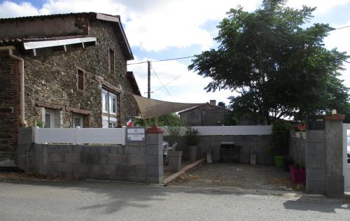 Saint-Andre-Goule-d'Oie House | Pet-Friendly Gite du Coudray 85 with Ocean Views