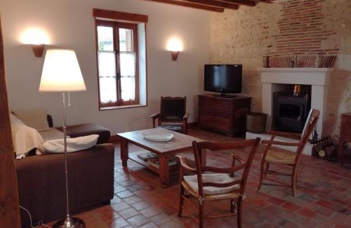Veuil House | Discover Gite du Haut du Bourg: Pet-Friendly Retreat