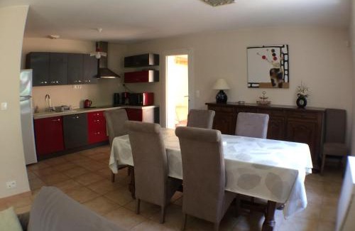 Saint-Genies-de-Comolas House | Gite Du Lavoir: Family-Friendly Retreat with Kitchen