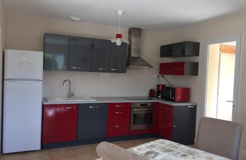 Saint-Genies-de-Comolas House | Gite Du Lavoir: Family-Friendly Retreat with Kitchen