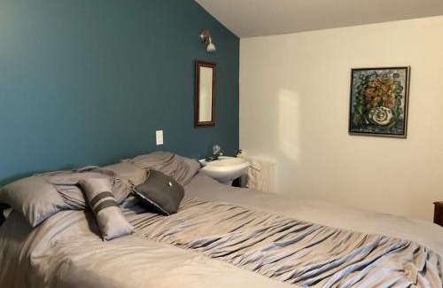 Saint-Honore Bed & Breakfast | Discover Gite du Lac Docteur: Beachfront Escape with Ocean Views