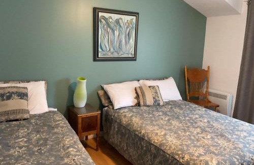 Saint-Honore Bed & Breakfast | Discover Gite du Lac Docteur: Beachfront Escape with Ocean Views