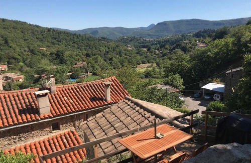 Breau-et-Salagosse House | Family-Friendly Gite du mas de Sarrot with Pet Perks