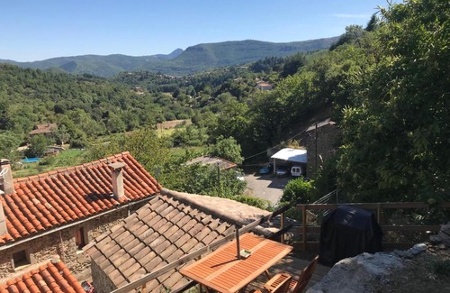 Breau-et-Salagosse House | Family-Friendly Gite du mas de Sarrot with Pet Perks