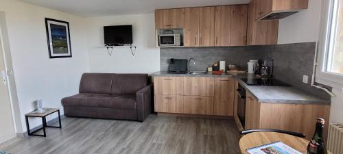 Omonville-la-Rogue Apartment | Ocean View Studio at Gite du Palis - Family Friendly Getaway