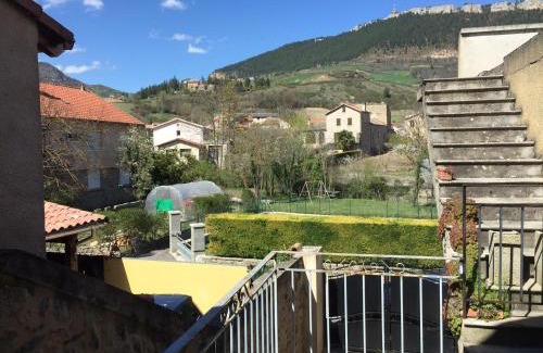 Riviere-sur-Tarn House | Family-Friendly Gite du Pallie with Kitchen & Pet Amenities