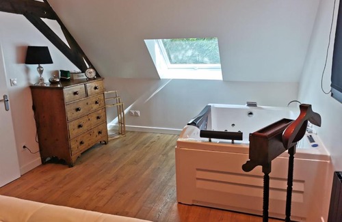 Saint-Tricat House | Oceanfront Gite du Panty - Guest Rated 9.8 with Spa & Hot Tub