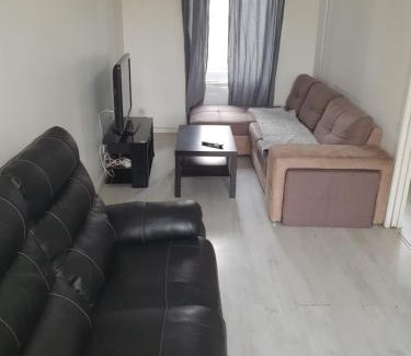 Pont-de-Cheruy Apartment | Pet-Friendly Retreat at Gite du Parc with Family Amenities