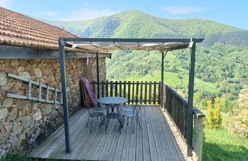 Riverenert Ski Chalet | Oceanfront Gite du pic vert: Rated 10/10 by Guests