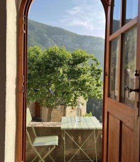 Montbrun House | Discover Gites de France in Montbrun: Pet & Child Friendly