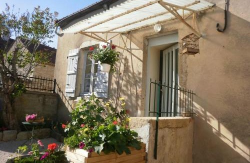 Chassey-le-Camp House | Oceanfront Gite du Vigneron: Family-Friendly Retreat