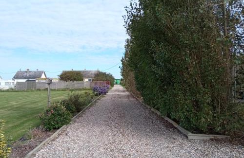 Cayeux-sur-Mer Apartment | Tranquil Gite with Ocean Views & Pet-Friendly Comfort