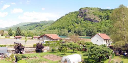 Lascelle House | Cozy Duplex for 4 in Vallée de la Jordanne, Cantal