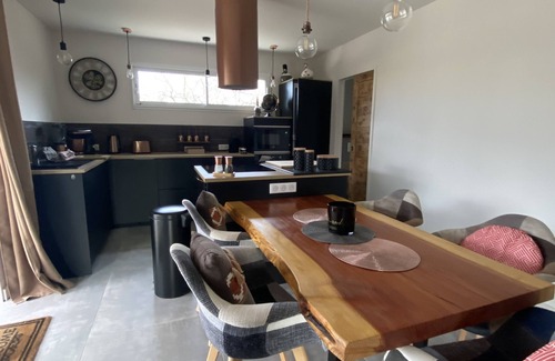 Saint-Saturnin-les-Apt Villa | Escape to GITE EN LUBERON - Family-Friendly Retreat