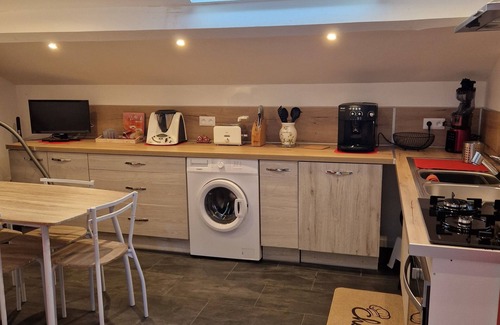 Asperjoc Apartment | Newly Built Retreat by the River, Perfect for Families