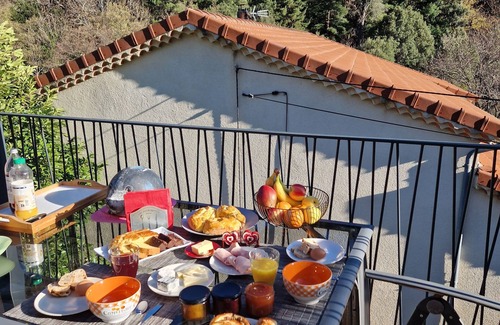 Asperjoc Apartment | Newly Built Retreat by the River, Perfect for Families