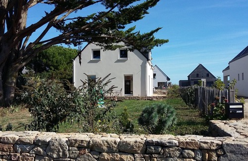 Erdeven House | Explore Gîte Erdeven Océan: Family-Friendly Villa Near Beach