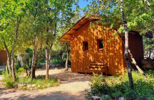 Labastide-de-Virac Ski Chalet | Eco-Friendly Retreat: Gite et Cabane Écologiques 1000 Pailles
