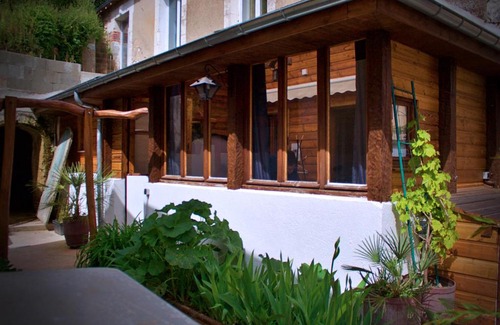 Troo House | Family-Friendly Gîte and Spa with Hot Tub & Kitchen Access