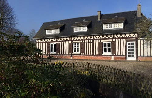 Venestanville House | Gîte Euphrasie: Normandy Farmhouse Steps from the Sea