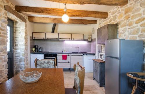 Saint-Sauveur-de-Cruzieres House | Gite Figuier et Vignes: Family-Friendly Retreat with Pool