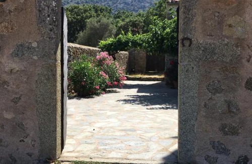 Muro House | Gite Fabuleux Saint Michel: 10/10 Rated with Pool & Hot Tub