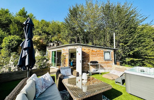 Le Bar-sur-Loup Apartment | Discover Gite Fleur D'Oranger: Family-Friendly Getaway