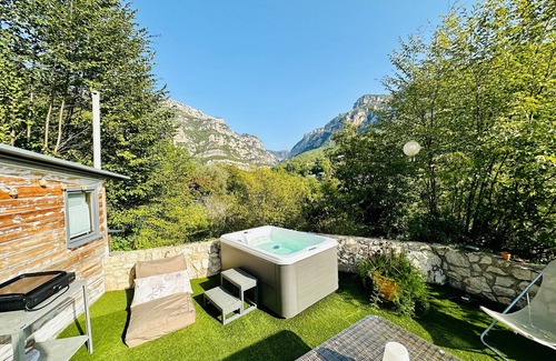 Le Bar-sur-Loup Apartment | Discover Gite Fleur D'Oranger: Family-Friendly Getaway
