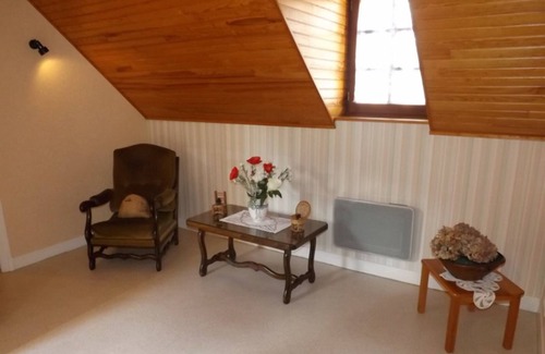 Fontanges Cottage | Relaxing Gite Fontanges: 3 Bedrooms for Family Retreat