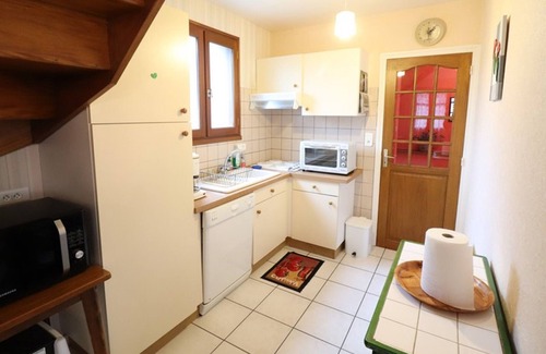 Fontanges Cottage | Relaxing Gite Fontanges: 3 Bedrooms for Family Retreat