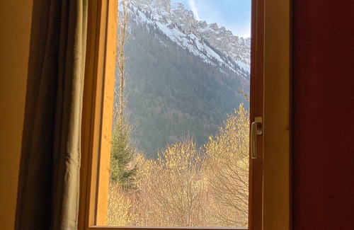 Entremont Apartment | Cozy Gite for 2-4 Amidst Lush Greenery and Mountains