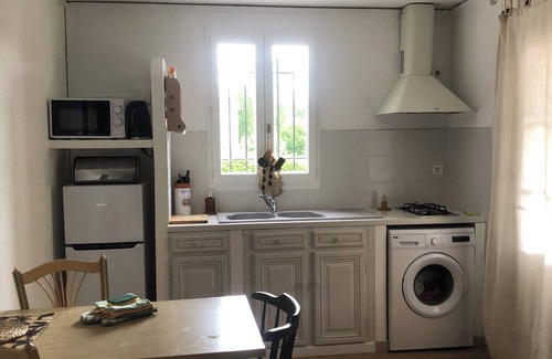 Cabries Apartment | Perfect Gite for 3 near Aix en Provence & Marseille